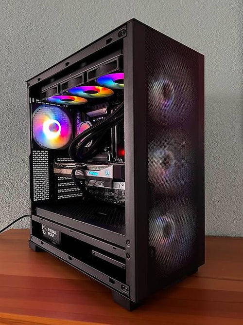 NEXYR Vector – echte voorbeeldfoto van een vergelijkbare Phanteks XT Pro Ultra met RTX 5070 en 360mm-waterkoeling